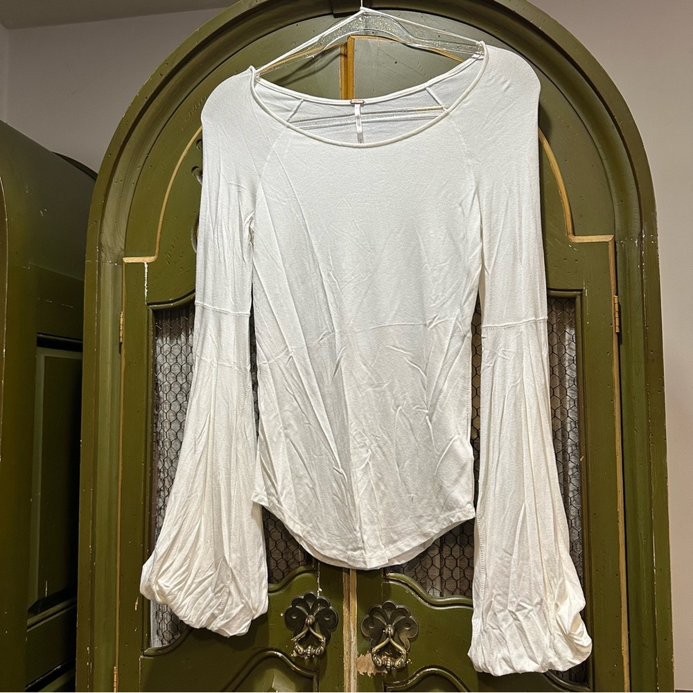 WOMEN’S FREE PEOPLE WHITE BELL SLEEVE BLOUSE SIZE M